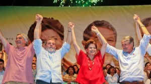 Lula e Dilma em palanque no Mato Grosso do Sul: contas da campanha do PT à presidência também tinham parecer para reprovação (Divulgação)